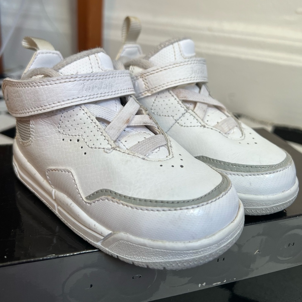 Nike Jordan Courtside Baby Sneakers 7C White Leather with Box
